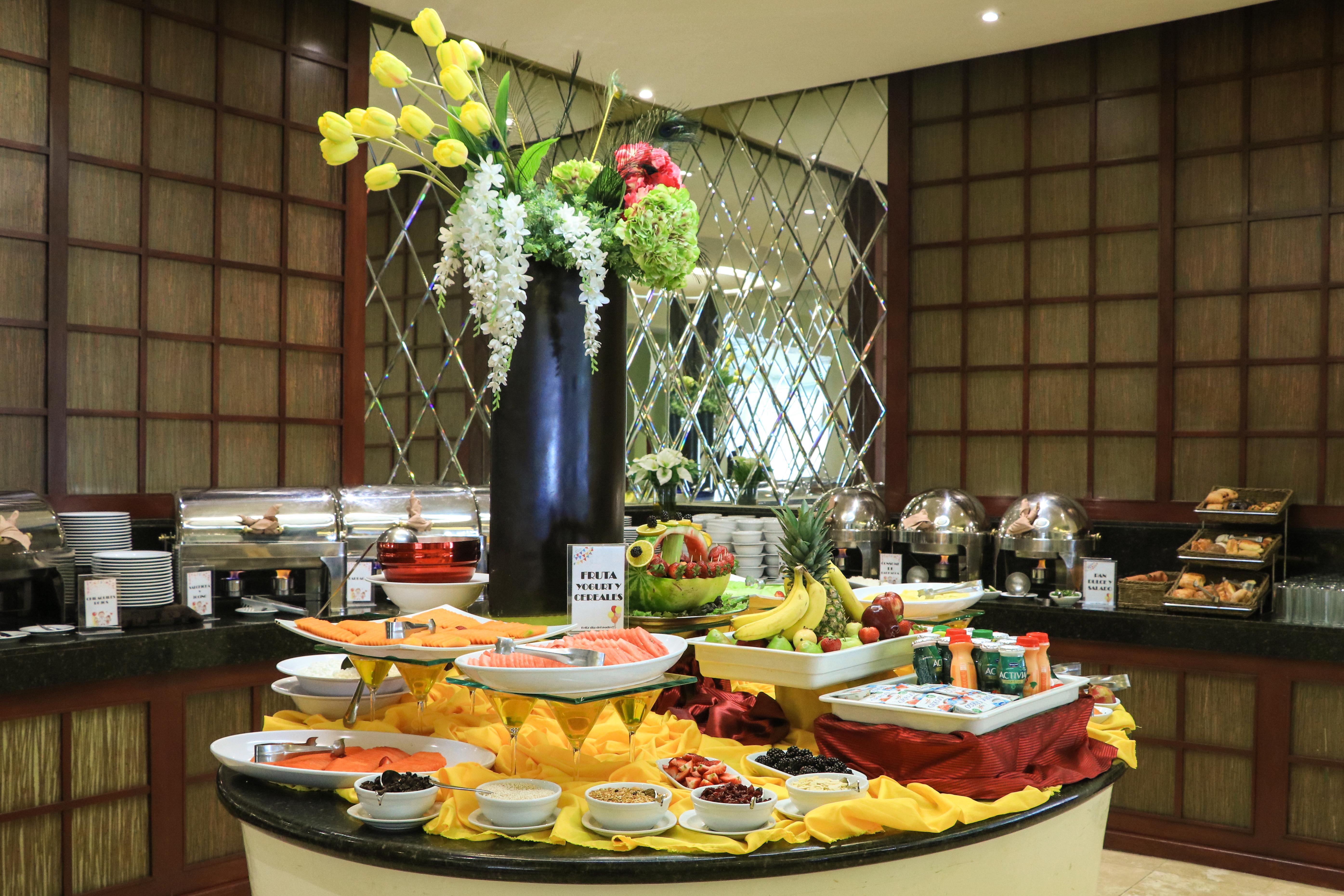 Belair Unique Mexico City Wtc, Trademark By Wyndham Экстерьер фото A fruit salad buffet